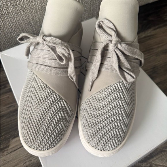 Steve Madden Gray Sneakers - Picture 4 of 9